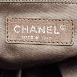Pre Owned Chanel White/Cream Quilted Glazed Leather and Suede Portobello Tote 
