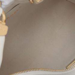 Pre Owned Chanel White Quilted Calfskin Close To Me Hobo