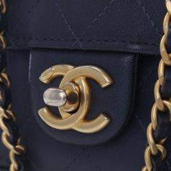 Pre Owned Chanel Navy Blue Mini Goatskin Chic Pearls Clutch On Chain
