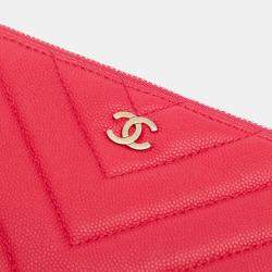 Pre Owned Chanel Red Medium Chevron Caviar Ancient Greek Charms O Case Clutch