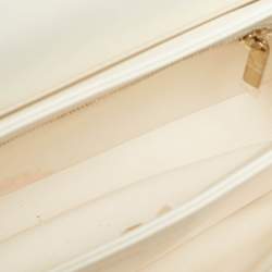 مملوكة مسبقًا حقيبة شانيل ميني تريندي سي سي جلد أبيض مبطن بقلاب