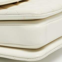 مملوكة مسبقًا حقيبة شانيل ميني تريندي سي سي جلد أبيض مبطن بقلاب