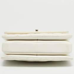 مملوكة مسبقًا حقيبة شانيل ميني تريندي سي سي جلد أبيض مبطن بقلاب