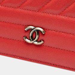 Pre Owned Chanel Red Quilted Goatskin Diagonal Wallet On Chain