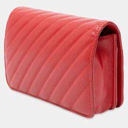 Pre Owned Chanel Red Quilted Goatskin Diagonal Wallet On Chain