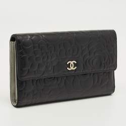 Pre Owned Chanel Black Leather CC Camellia Embossed Trifold Wallet