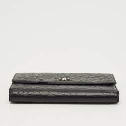 Pre Owned Chanel Black Leather CC Camellia Embossed Trifold Wallet