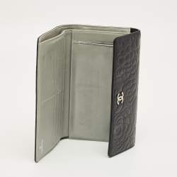 Pre Owned Chanel Black Leather CC Camellia Embossed Trifold Wallet
