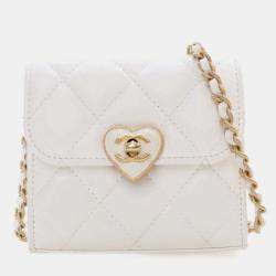 Pre Owned Chanel White Mini Quilted Lambskin CC Enamel Heart Clutch With Chain
