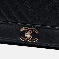 Pre Owned Chanel Black Chevron Sheepskin Mademoiselle Vintage Wallet on Chain