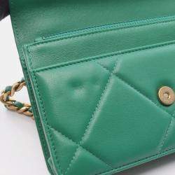 Pre Owned Chanel 19 Disneuf Matelasse Shoulder Bag In Lambskin Green
