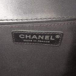 Pre Owned Chanel Black Medium Quilted Calfskin Whipstitch Chain Around Boy Top Handle Flap