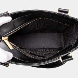 Pre Owned Chanel Black Chocolate Bar Lambskin Shoulder Bag