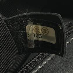 Pre Owned Chanel Black Quilted Leather New Medium Boy Flap Bag