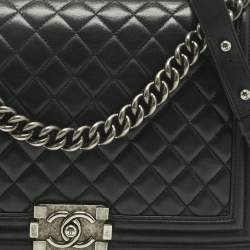 Pre Owned Chanel Black Quilted Leather New Medium Boy Flap Bag