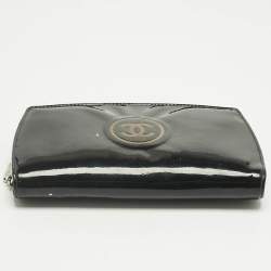 Pre Owned Chanel Black Patent Leather CC Zip Around Wallet