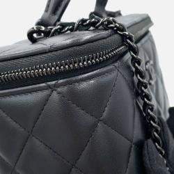 Pre Owned Chanel Matelasse 2Way Vanity Case Black Lambskin
