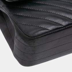 Pre Owned Chanel Black Medium Classic Chevron Lambskin Double Flap