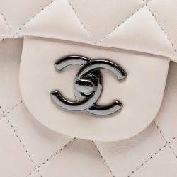 Pre Owned Chanel White Jumbo Classic Lambskin Double Flap