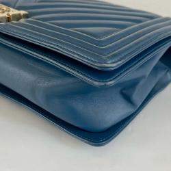 Pre Owned Chanel blue chevron quilted le boy new medium bag