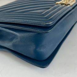 Pre Owned Chanel blue chevron quilted le boy new medium bag