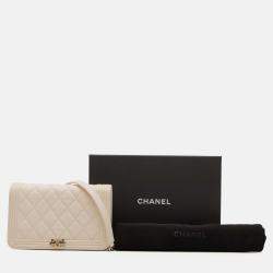 Pre Owned Chanel White Quilted Caviar Boy Wallet on Chain
