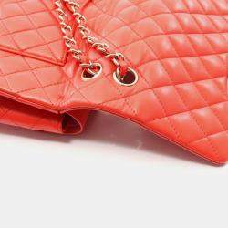 مملوكة مسبقًا حقيبة كتف شانيل قلاب مزدوجة متوسطة جلد أحمر