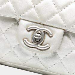 Pre Owned Chanel Silver Medium Classic Lambskin Double Flap