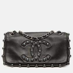 Pre Owned Chanel Black Lambskin Pearl Obsession Flap