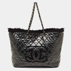 مملوكة مسبقًا Chanel Black Quilted PVC and Shearling Fur CC Fanny Chain Shopper Tote