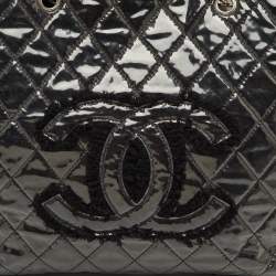 مملوكة مسبقًا Chanel Black Quilted PVC and Shearling Fur CC Fanny Chain Shopper Tote