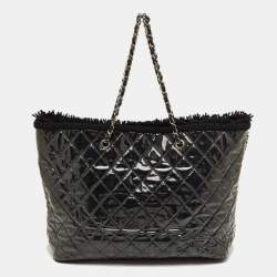 مملوكة مسبقًا Chanel Black Quilted PVC and Shearling Fur CC Fanny Chain Shopper Tote