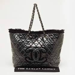 مملوكة مسبقًا Chanel Black Quilted PVC and Shearling Fur CC Fanny Chain Shopper Tote