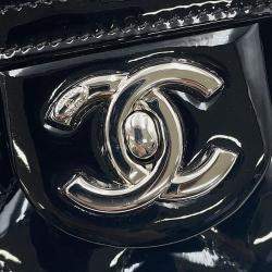 Pre Owned Chanel Matelasse Chain shoulder Bag Black Patent Leather Leather Size 25