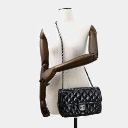 Pre Owned Chanel Matelasse Chain shoulder Bag Black Patent Leather Leather Size 25