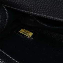 مملوكة مسبقًا محفظة على سلسلة شانيل كافيار معدني متشابك أسود مع حزام