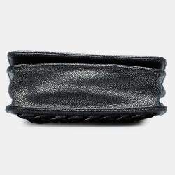 مملوكة مسبقًا محفظة على سلسلة شانيل كافيار معدني متشابك أسود مع حزام