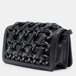 مملوكة مسبقًا محفظة على سلسلة شانيل كافيار معدني متشابك أسود مع حزام