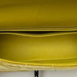 Pre Owned حقيبة شانيل كلاسيك صغيرة مستطيلة مخملية صفراء بقلب واحد