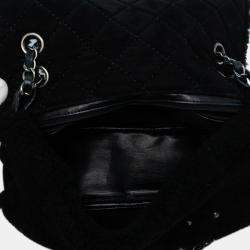 مملوكة مسبقًا Chanel Black Medium Shearling Pearl Studded Flap