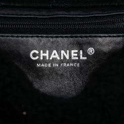 مملوكة مسبقًا Chanel Black Medium Shearling Pearl Studded Flap