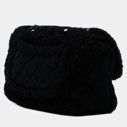 مملوكة مسبقًا Chanel Black Medium Shearling Pearl Studded Flap
