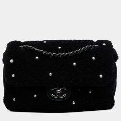مملوكة مسبقًا Chanel Black Medium Shearling Pearl Studded Flap