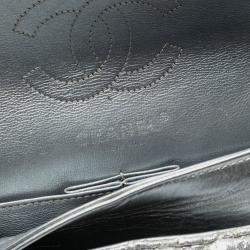 مملوكة مسبقًا شنطة شانيل كلاسيك صغيرة معدنية لاميه فضية بسلسلة بيجوكس قلاب مزدوج