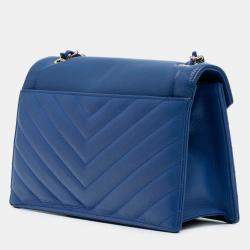 مملوكة مسبقًا حقيبة شانيال زرقاء متوسطة سي سي بشيفرون جلد العجل بقلاّب مغلف