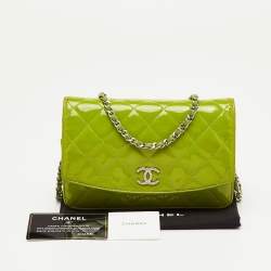Pre Owned محفظة شانييل سلسلة بحرف سي بحزام جلد أخضر مبطن لامع