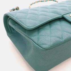 مملوكة مسبقًا حقيبة شانيل كلاسيكية مزدوجة الغطاء متوسطة جلد كافيار أزرق/أخضر