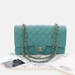مملوكة مسبقًا حقيبة شانيل كلاسيكية مزدوجة الغطاء متوسطة جلد كافيار أزرق/أخضر