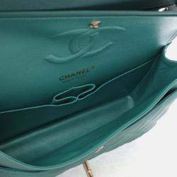 مملوكة مسبقًا حقيبة شانيل كلاسيكية مزدوجة الغطاء متوسطة جلد كافيار أزرق/أخضر