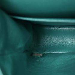 مملوكة مسبقًا حقيبة شانيل كلاسيكية مزدوجة الغطاء متوسطة جلد كافيار أزرق/أخضر